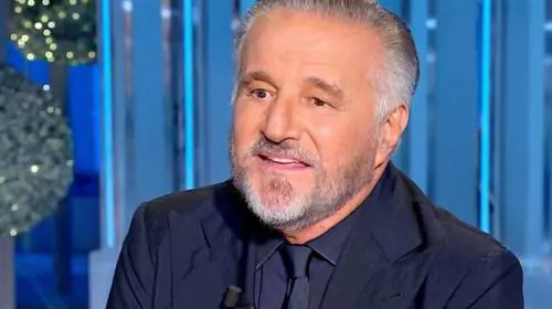 "Che figura di...". De Sica non riconosce la Ricciarelli, imbarazzo a Domenica In
