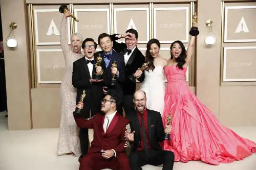 "Everything" stravince, l'Italia no. Niente di nuovo sul fronte dell'Oscar multiverso