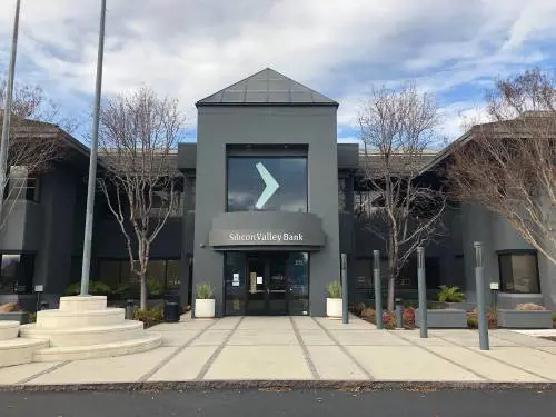 (Foto: Sede della Silicon Valley Bank, Santa Clara, California. Foto @ https://commons.wikimedia.org)