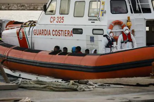 "Bussola o app?". Così i migranti si nascondono durante il viaggio