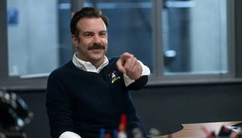 Tutti pazzi per Ted Lasso, la tragi-commedia sul mondo del calcio