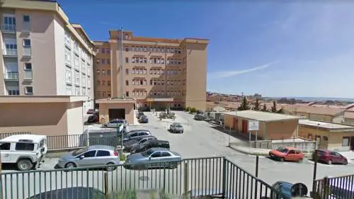 Ospedale a corto di personale, in arrivo i medici di Messi e Maradona