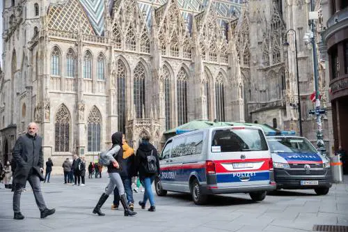 "Rischio attacco islamico". Vienna trema e si blinda. Le chiese sono nel mirino