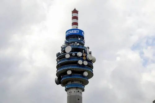 Una fake l'effetto Giambruno sul calo in Borsa di Mediaset