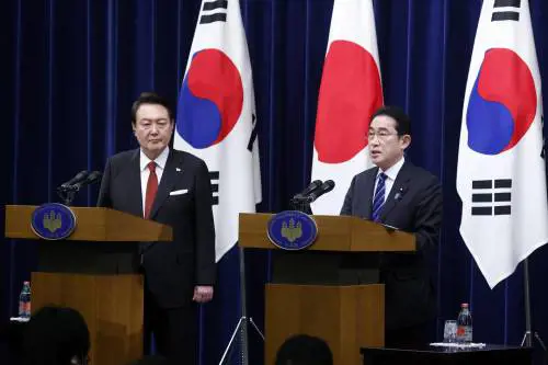 "Primo viaggio dopo 12 anni": cosa svela il disgelo tra Giappone e Sud Corea