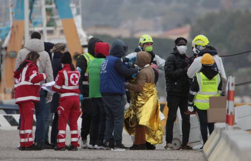 "Quei migranti arrivano in volo". Malta accusa una compagnia aerea siriana