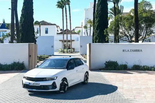 Opel Grandland GSe, la nostra prova del Suv da 300cv