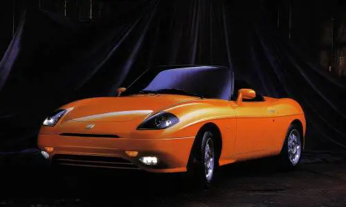Fiat Barchetta, la spiderina accessibile che fa gola ai collezionisti