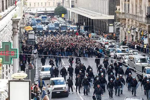 Occhio ai tifosi del West Ham: Napoli torna crocevia delle guerre ultras
