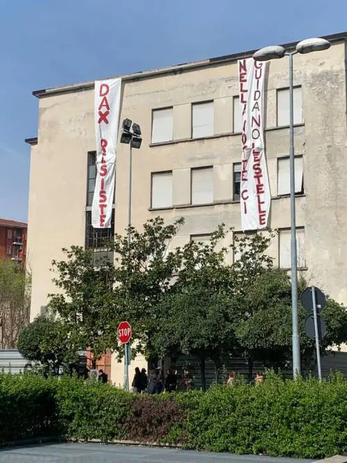 "Liberiamo spazio". A Milano i centri sociali occupano ancora (indisturbati)
