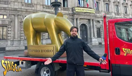 Il Pd milanese di becca un tapiro d'oro gigante. Ecco perché