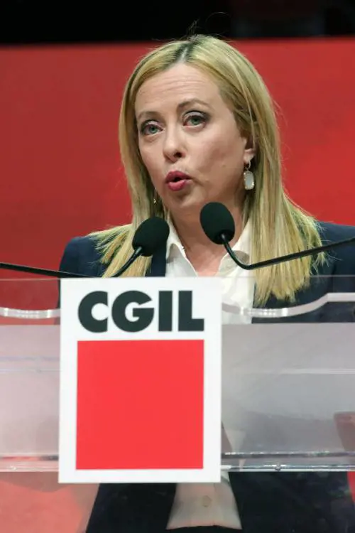 Meloni vince la sfida della legittimazione nella piazza della Cgil. "Si apre lo spiraglio di un dialogo nuovo"
