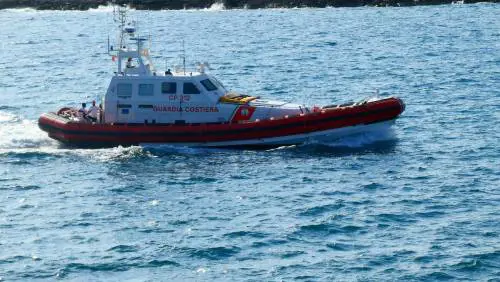 "Niente di cui rimproverarci". L'ammiraglio zittisce le "polemiche rosse" sui migranti