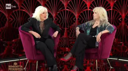 Amanda Lear, ospite a "Benedetta Primavera", senza freni su Simona Ventura e Alba Parietti