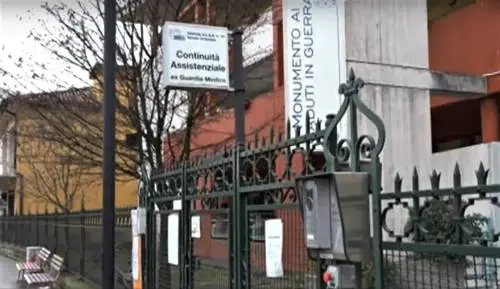 Abusi sulle pazienti della Rsa, ora il colpevole chiede aiuto
