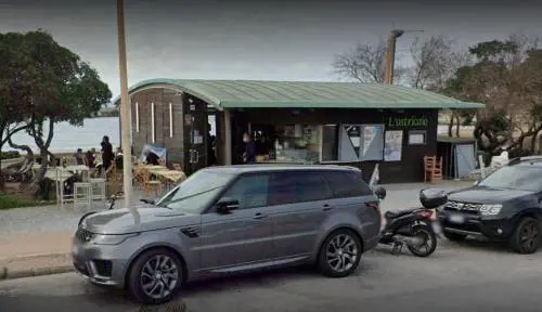 Fuggono dal ristorante senza pagare ma vengono beccati: ecco quale indizio li ha "traditi"