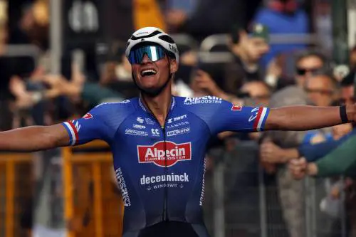 Immenso Van der Poel. Ma Ganna stupisce: ora è uomo da Classiche
