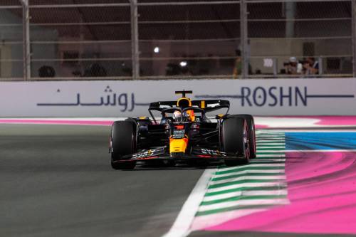 Per fortuna anche la Red Bull si rompe. Perez coglie l'occasione pole, Sainz no