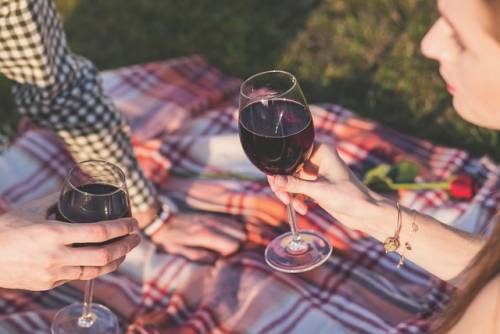 Coppie e complicità: la passione per il vino rinsalda l'amore