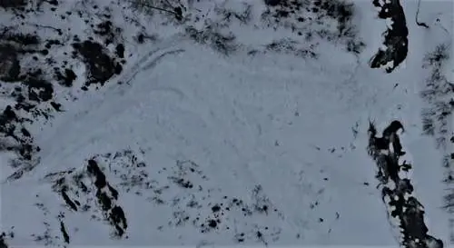 Valanga sopra Courmayeur, un morto e un disperso: il meteo ostacola i soccorsi