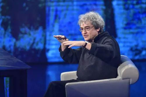 "Guardare dentro i buchi neri svela i segreti dell'universo"