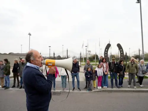Il "girotondo" green contro lo stadio che imbarazza il sindaco