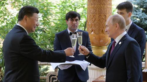 I regali e le cene nel lusso: l'accoglienza speciale di Putin a Xi
