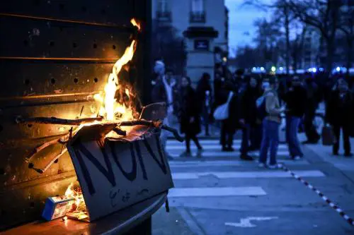 La Francia fuori controllo. L'ultima sfida a Macron è la guerriglia ecologista
