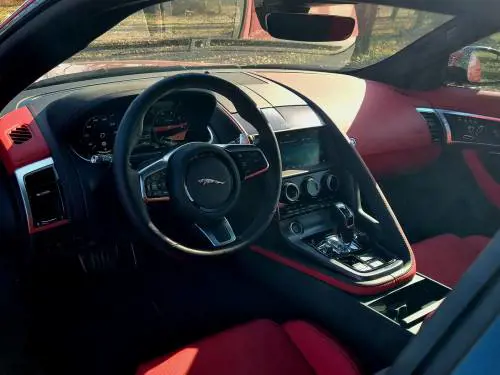 Jaguar F-Type 75 P450, le foto di un gioiello in via di estinzione