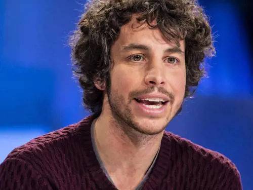 Un primo piano di Mattia Santori