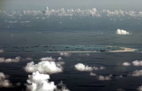 "Hanno violato la nostra sovranità": l'accusa di Pechino contro la nave Usa