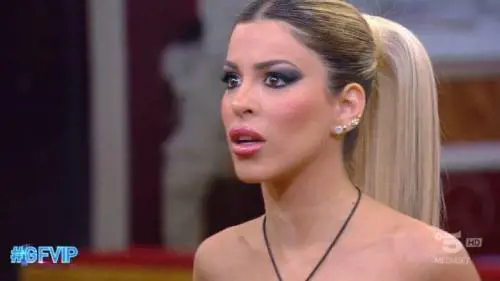 "Silenzio!", "Perché devo stare zitta?". Oriana si ribella nel fuorionda al Gf vip