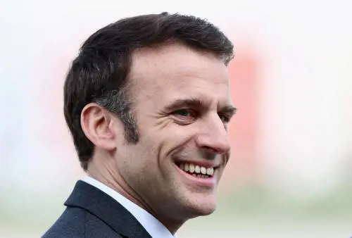 Macron blinda la riforma sulle pensioni. Ma la Francia è contro di lui