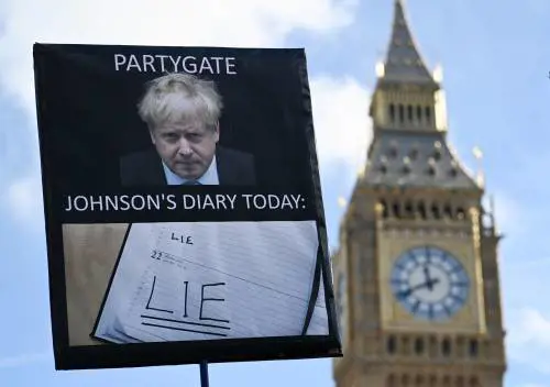 BoJo giura di non aver mentito sui party. Sunak gli rifila uno schiaffo sulla Brexit