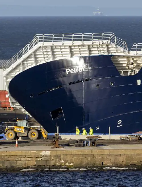 Nave di Paul Allen si inclina in porto: 25 feriti, 15 gravi