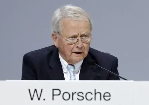 "Ha la demenza, io divorzio". Mr Porsche rottama la moglie