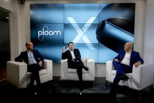 da sinistra: Giacomo Merli, Marketing Director di JTI Italia, Didier Ellena, Presidente e Amministratore Delegato di JTI Italia, Lorenzo Fronteddu, Corporate Affairs e Communications Director di JTI Italia 