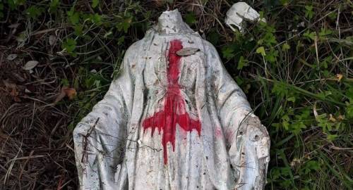 Decapitano statua della Madonna. Basta con la cronaca horror!