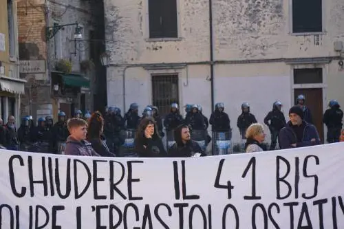 "Un clima di guerra...". Il delirio degli anarchici su Cospito
