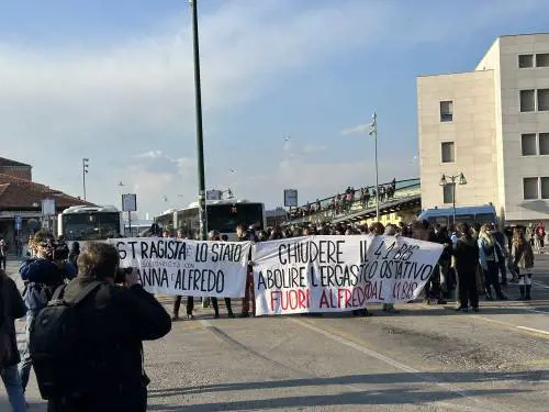 Gli anarchici in corteo a Venezia