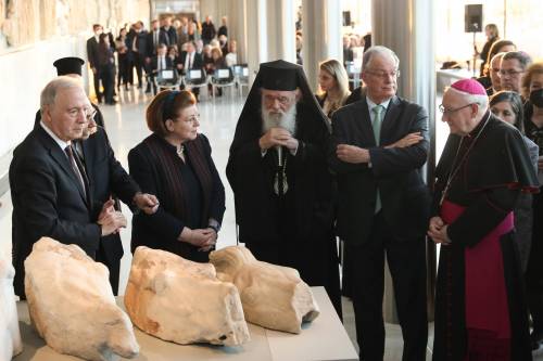 Il Vaticano e la diplomazia dell'arte: i frammenti del Partenone restituiti ad Atene