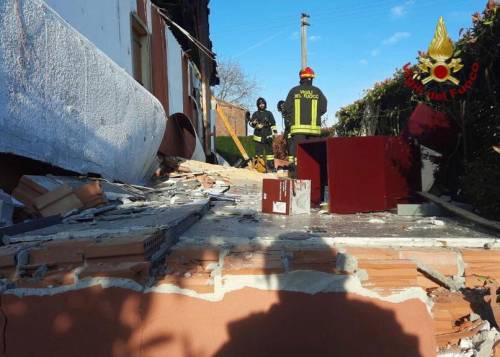 L'esplosione, poi l'incendio. Tragedia nel Padovano, muore una mamma