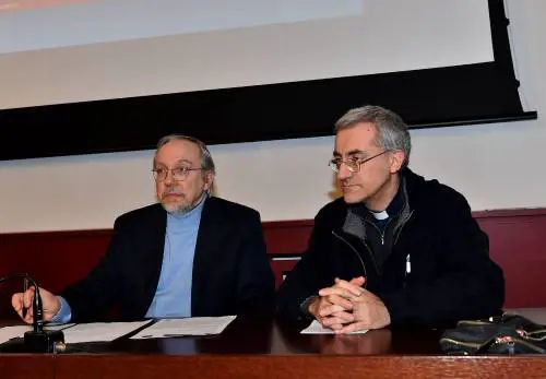 Dall'organo alla consolle. Il don che rende elettronica anche la Via Crucis di Martini
