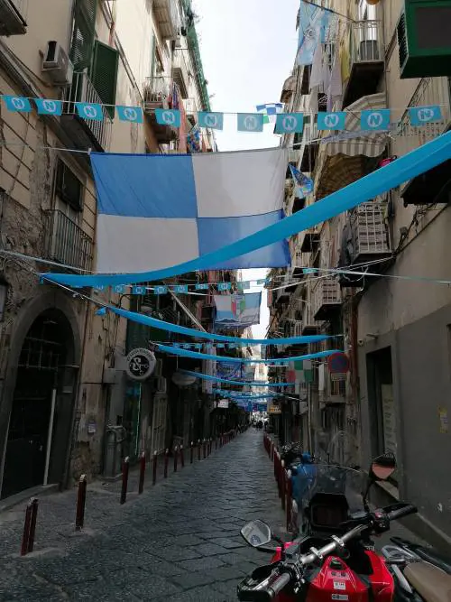 Festeggiamenti scudetto Napoli, i residenti temono danni alle auto: è caccia ai garage privati