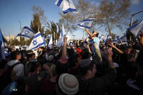 Israele in rivolta, Netanyahu si ferma. "Sulla giustizia niente guerra civile"