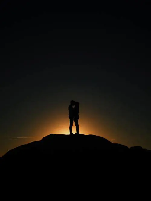 Inizia con passione ma finisce in compassione. È l'amore, bellezza