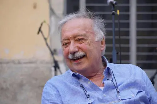 Gianni Minà, ecco l'analisi grafologica della firma del giornalista