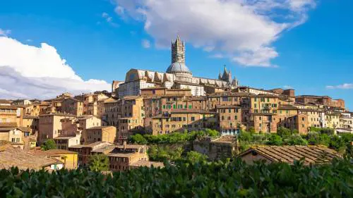 Siena, delirio femminista contro il bando "per uomini"