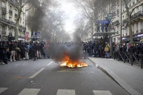 "Cento giorni di collera": l'ultima sfida a Macron