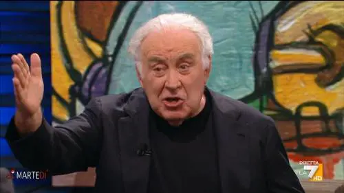 "Piantedosi fa paura. E poi Salvini...". Da Santoro il solito fango